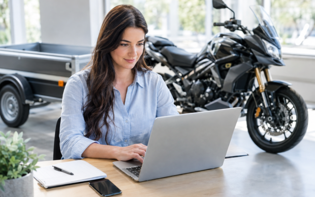 contract-vanzare-cumparare-auto.ro extinde formularul online pentru motociclete și remorci și oferă asistență la corectarea datelor